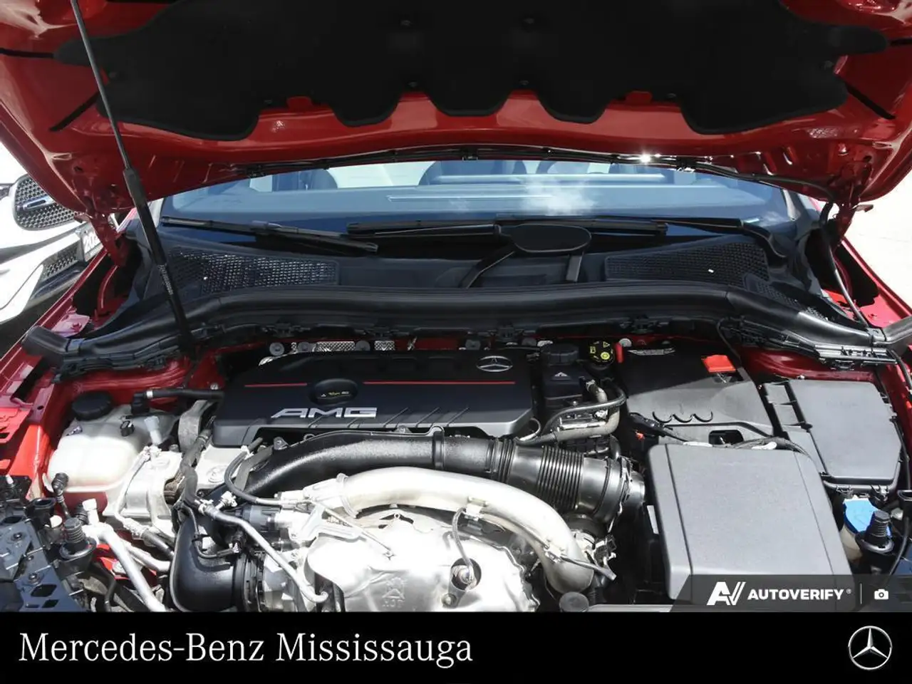 Mercedes-Benz GLA снимка Mercedes-Benz GLA