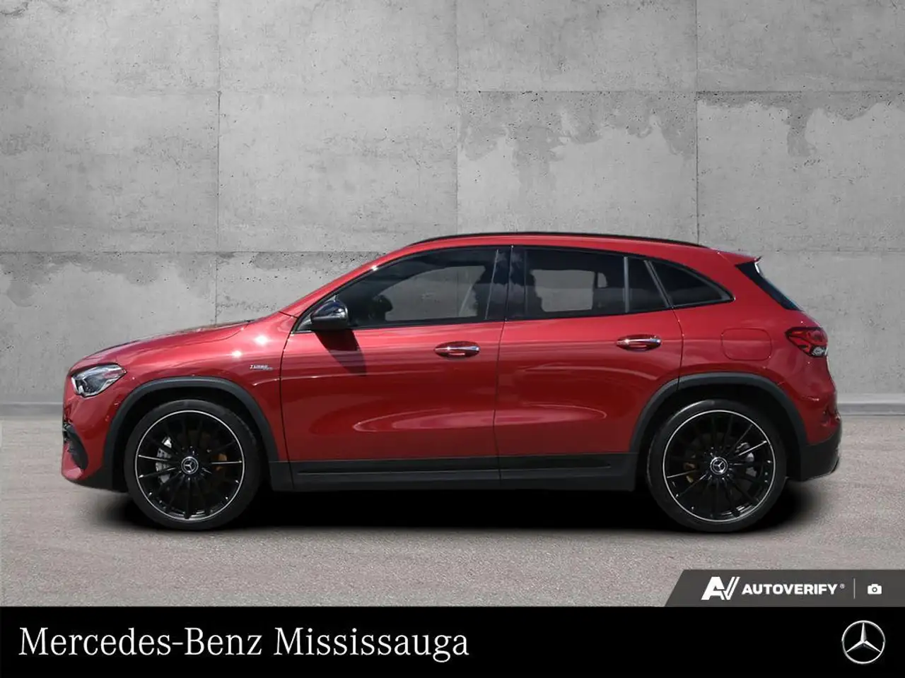 Mercedes-Benz GLA снимка Mercedes-Benz GLA