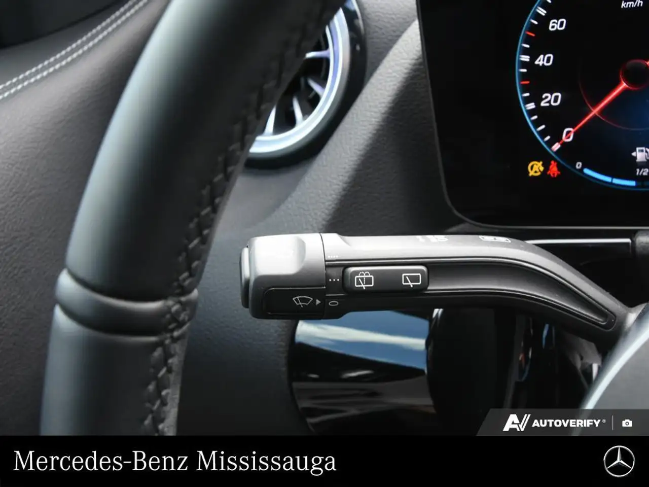 Mercedes-Benz GLA снимка Mercedes-Benz GLA