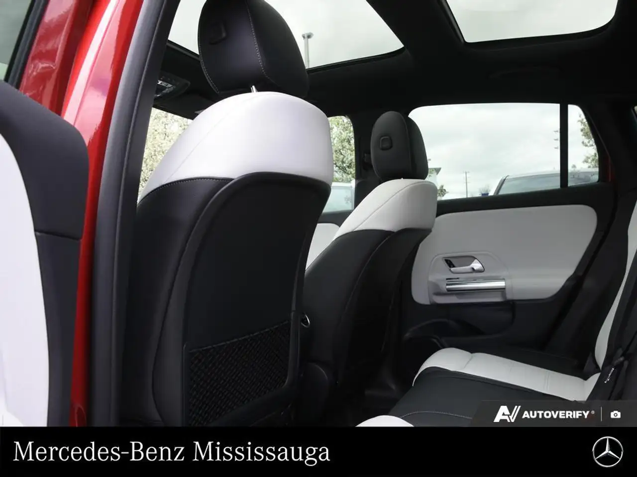 Mercedes-Benz GLA снимка Mercedes-Benz GLA