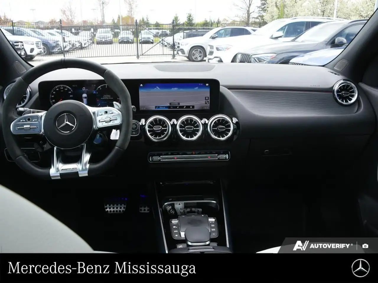 Mercedes-Benz GLA снимка Mercedes-Benz GLA