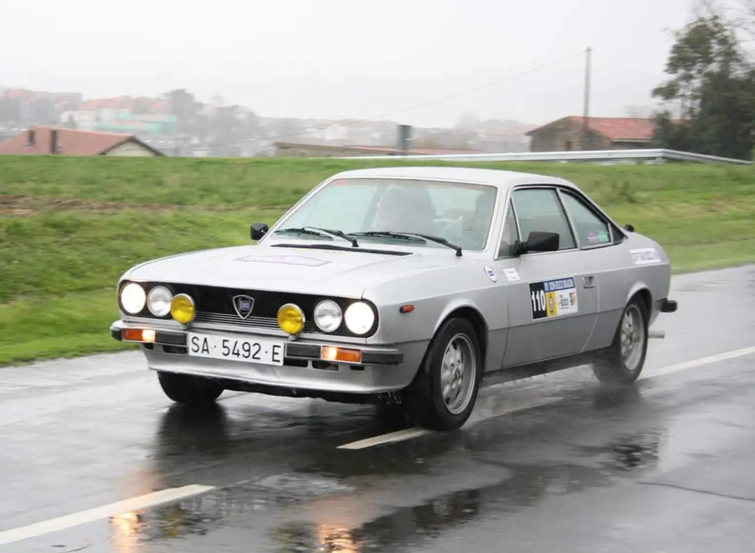 Lancia Beta Coupe 2.0 Plateado - 2