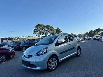 1.0 VVT-i 68ch Confort 5p