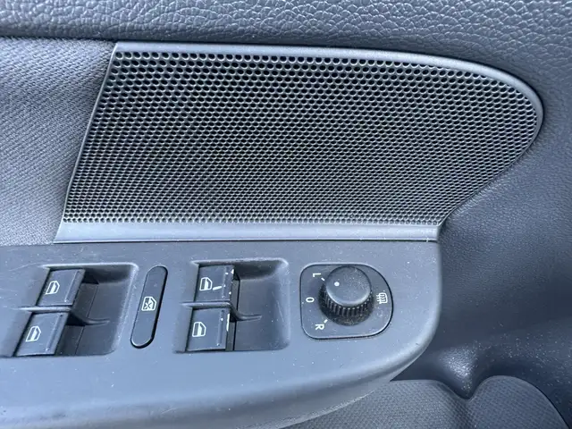 Volkswagen Golf view 9