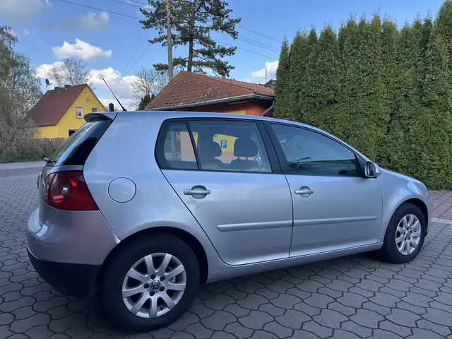 Volkswagen Golf view 4