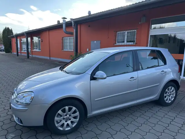 Volkswagen Golf view 3