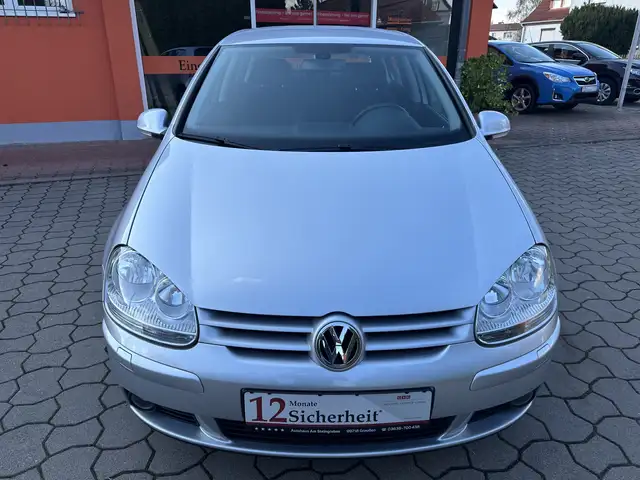 Volkswagen Golf view 2