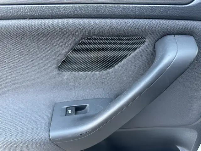 Volkswagen Golf view 10