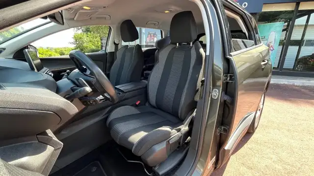 Peugeot 5008 view 17