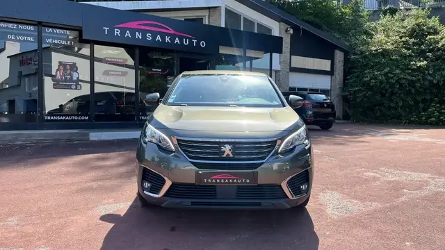 Peugeot 5008 view 2