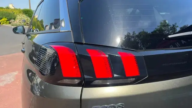 Peugeot 5008 view 12