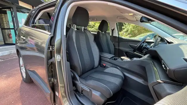 Peugeot 5008 view 18