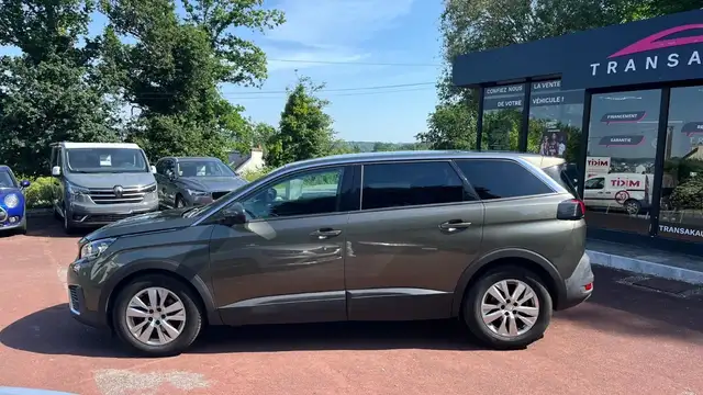 Peugeot 5008 view 8
