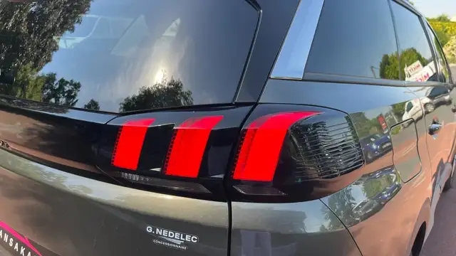 Peugeot 5008 view 11