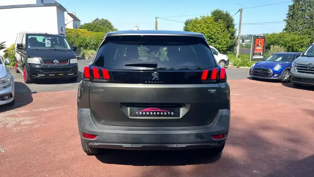 Peugeot 5008 view 6