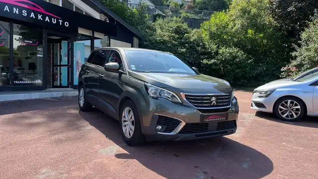 Peugeot 5008 view 3