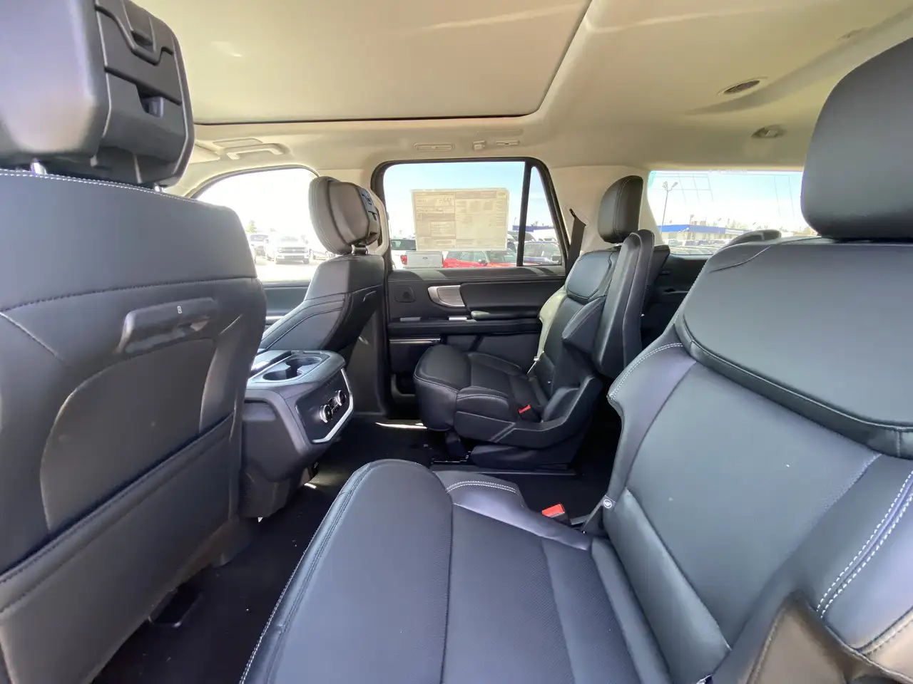 Ford Expedition снимка Ford Expedition