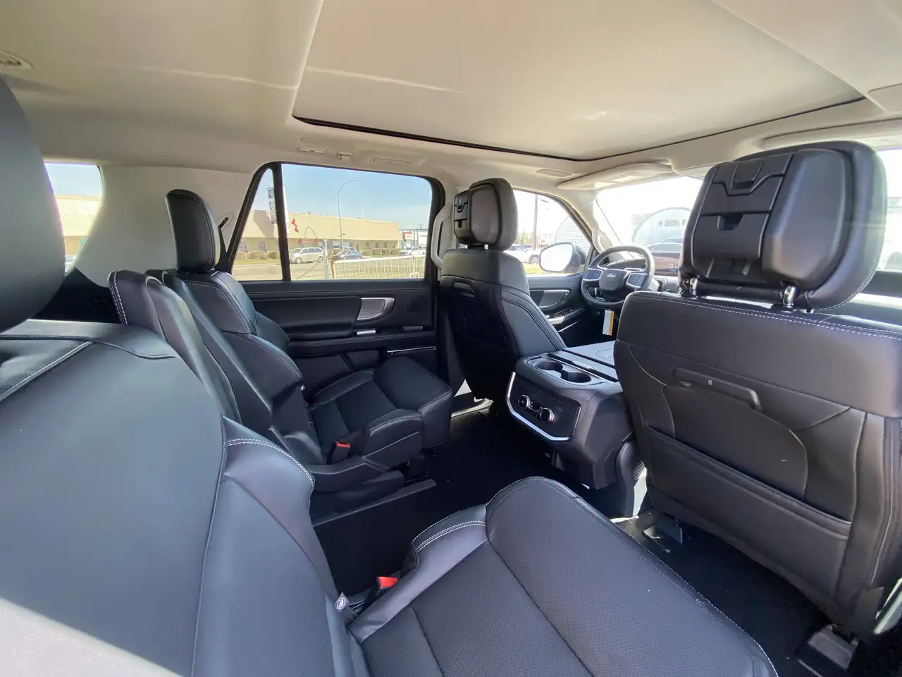 Ford Expedition снимка Ford Expedition