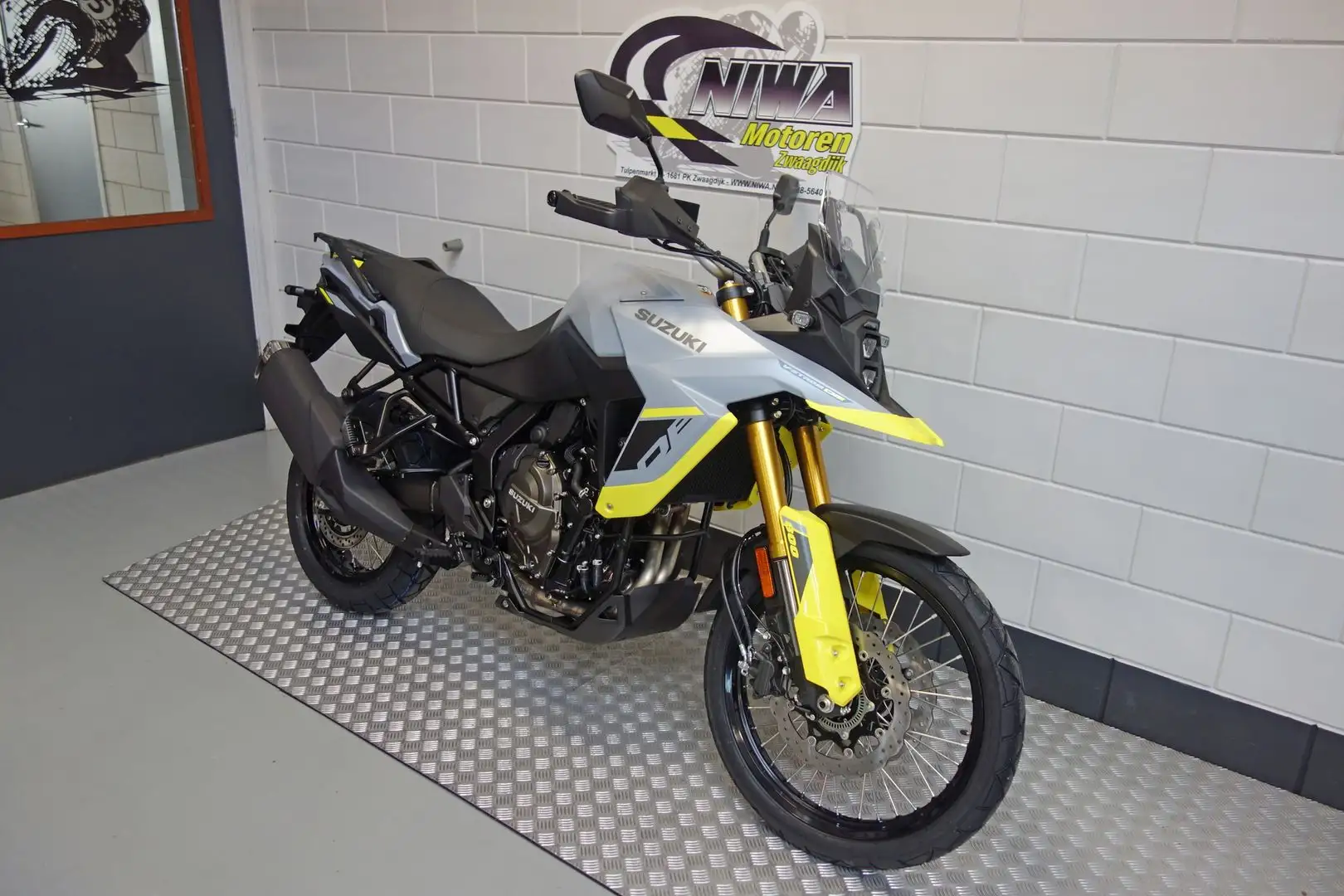 Suzuki V-Strom 800DE Grau - 2