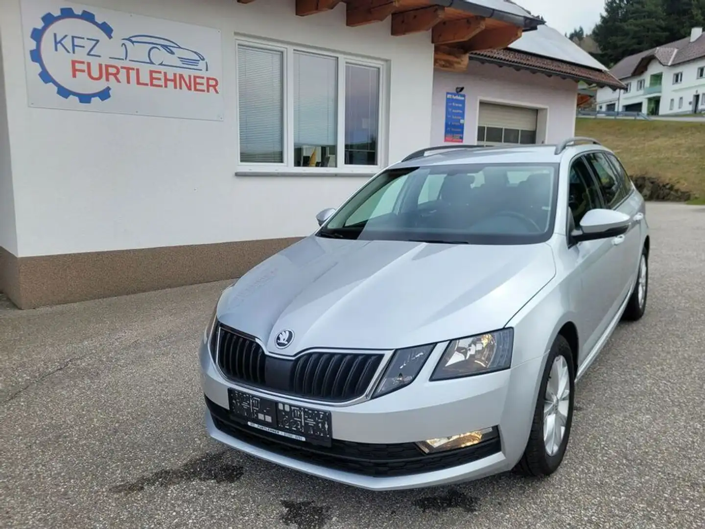 Skoda Octavia Ambition DSG Silber - 1