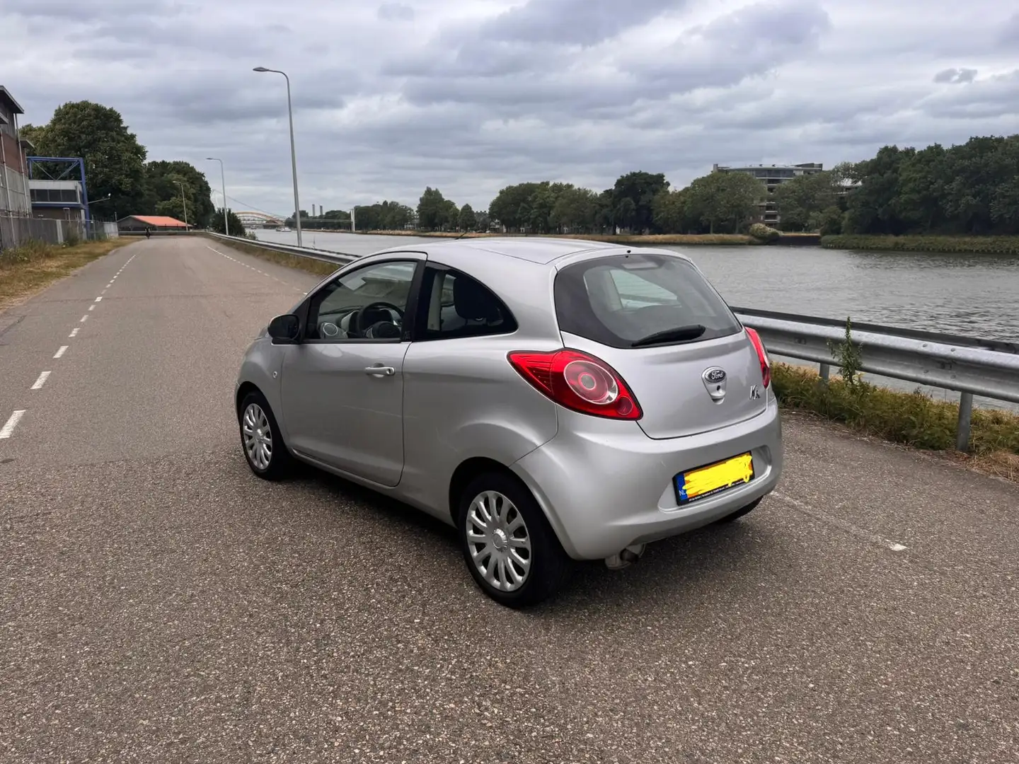 Ford Ka/Ka+ 1.2 Trend Grijs - 2