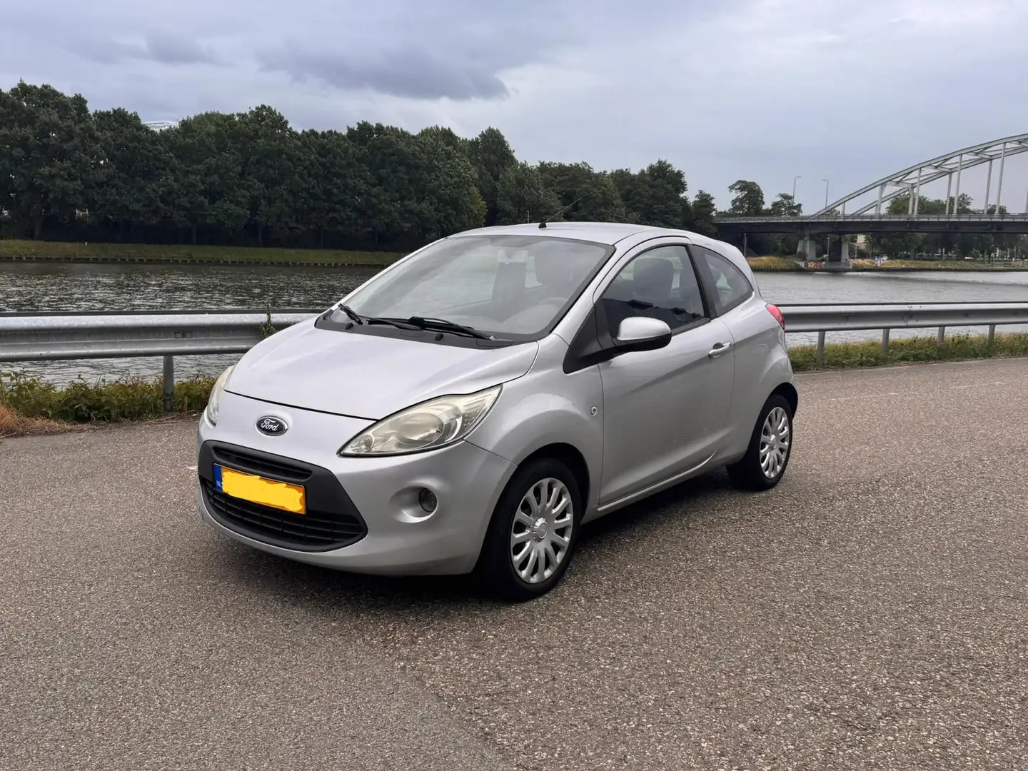 Ford Ka/Ka+ 1.2 Trend Grijs - 1