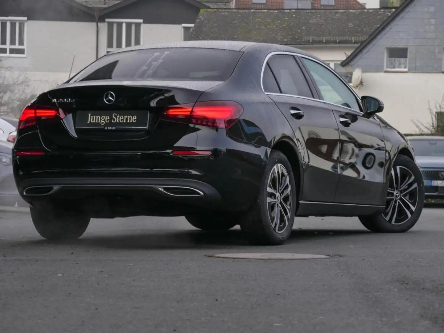 Mercedes-Benz A 200 d Limo Progressive/Pano/AHK/Dist/Memo/Ambi Schwarz - 2
