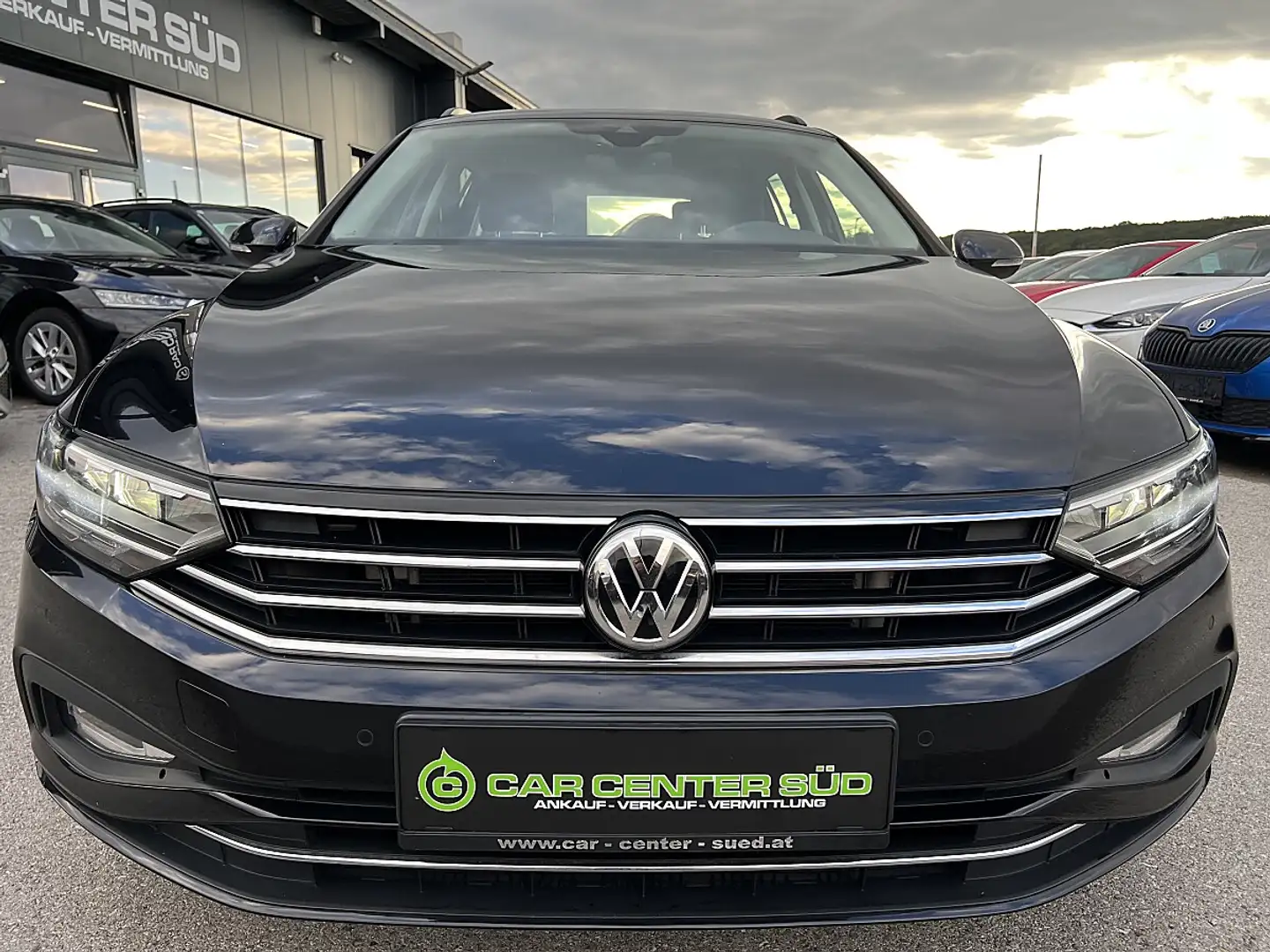 Volkswagen Passat Variant Business 2,0 SCR TDI 4Motion DSG Schwarz - 2