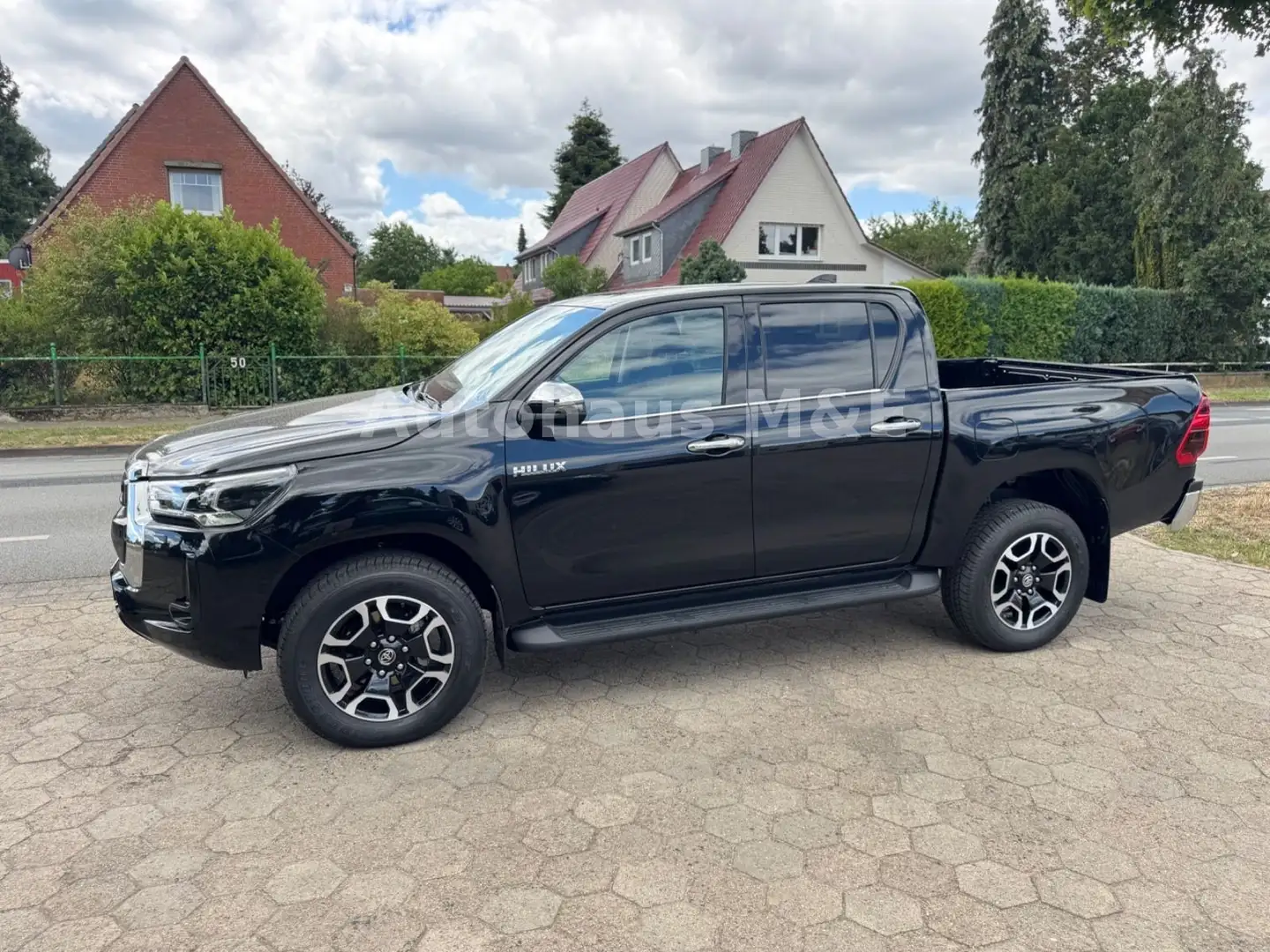 Toyota Hilux 2.8 Executive DoubleCab Auto*AHK+sofort* Black - 1