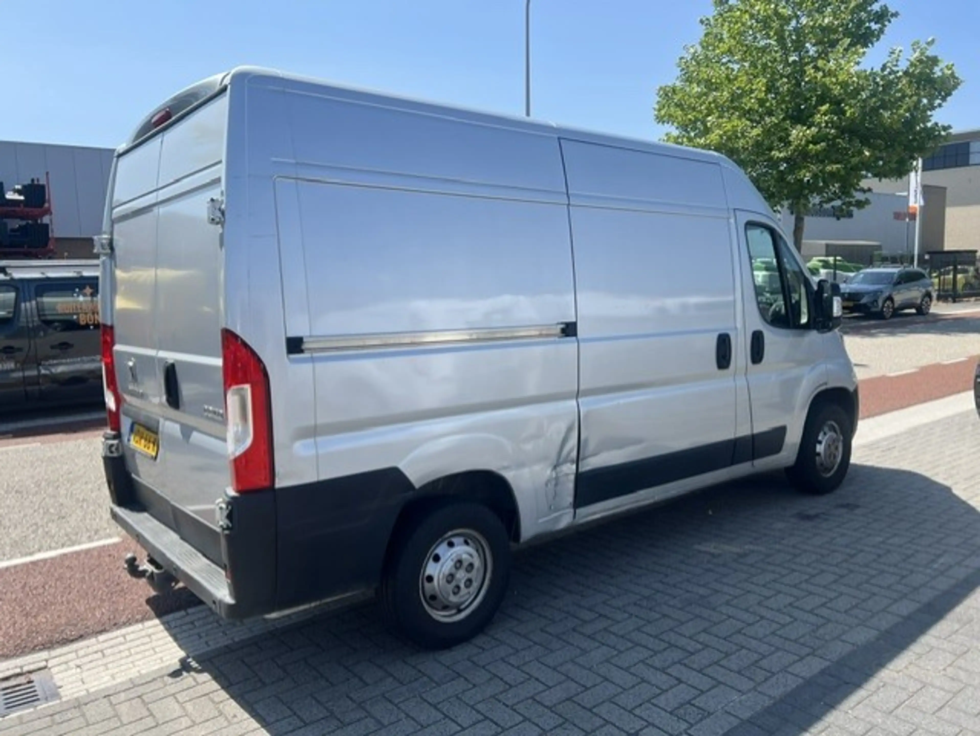 Peugeot Boxer 2.2 BlueHDi 120kw 165 L2H2 Premium navi klima airc — photo 4