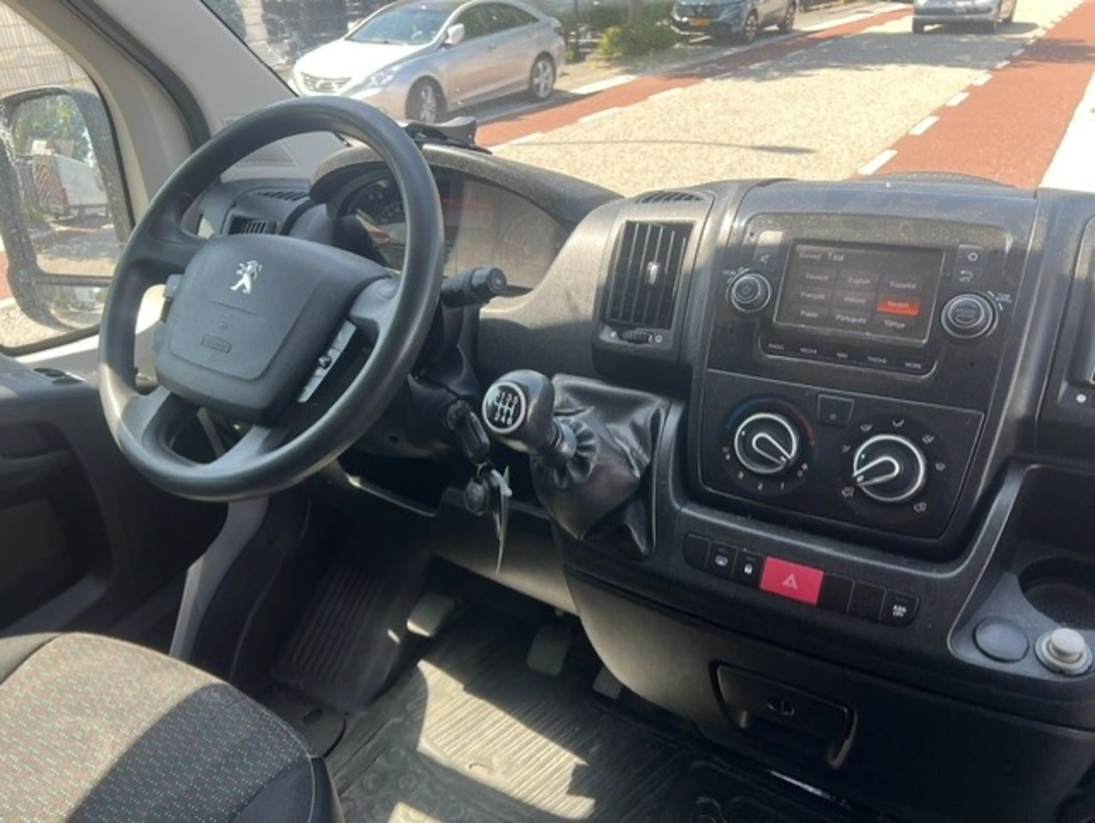 Peugeot Boxer 2.2 BlueHDi 120kw 165 L2H2 Premium navi klima airc — photo 7