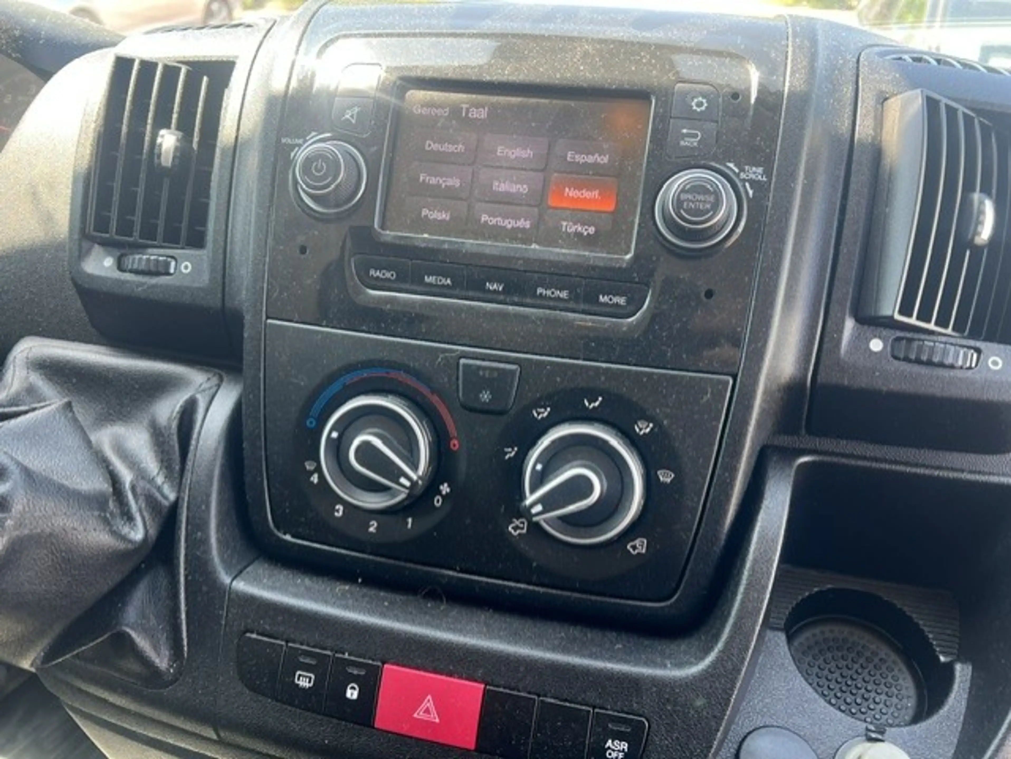 Peugeot Boxer 2.2 BlueHDi 120kw 165 L2H2 Premium navi klima airc — photo 8
