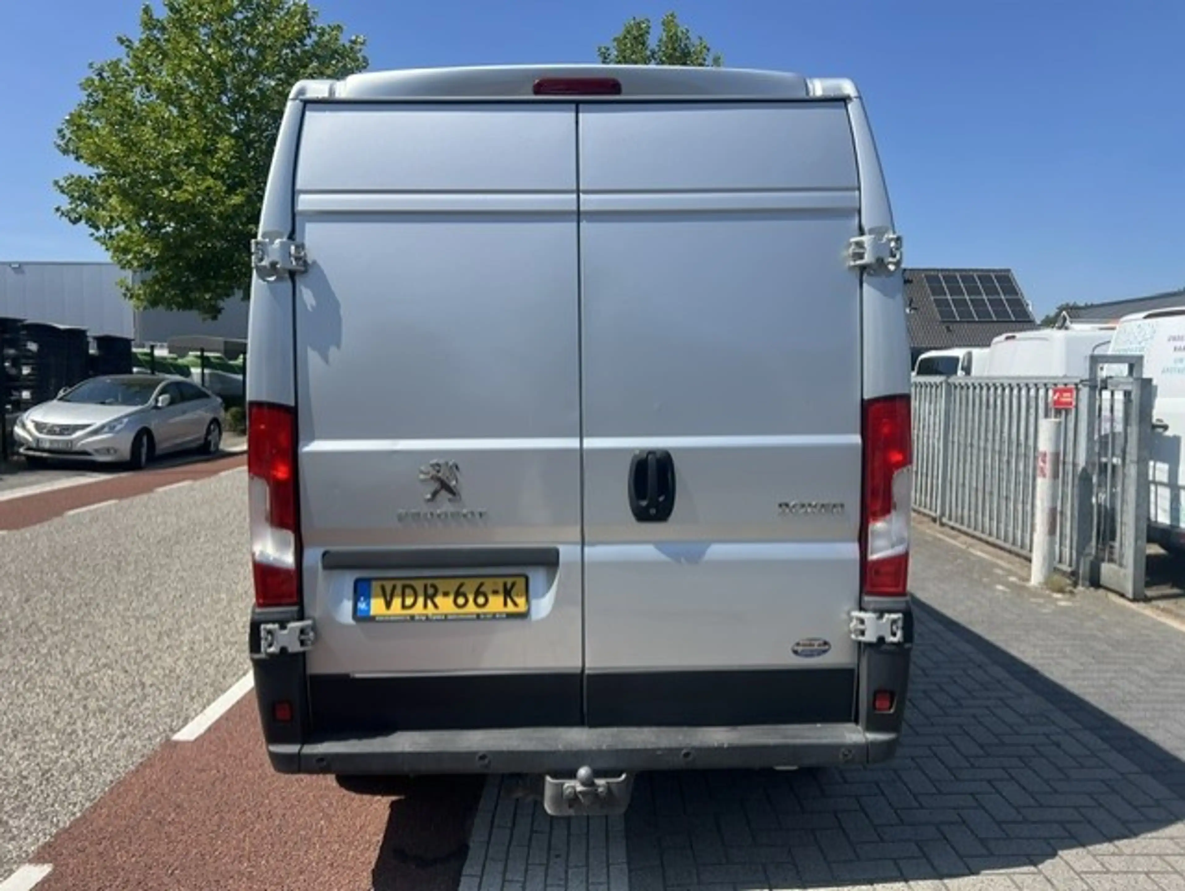 Peugeot Boxer 2.2 BlueHDi 120kw 165 L2H2 Premium navi klima airc — photo 3