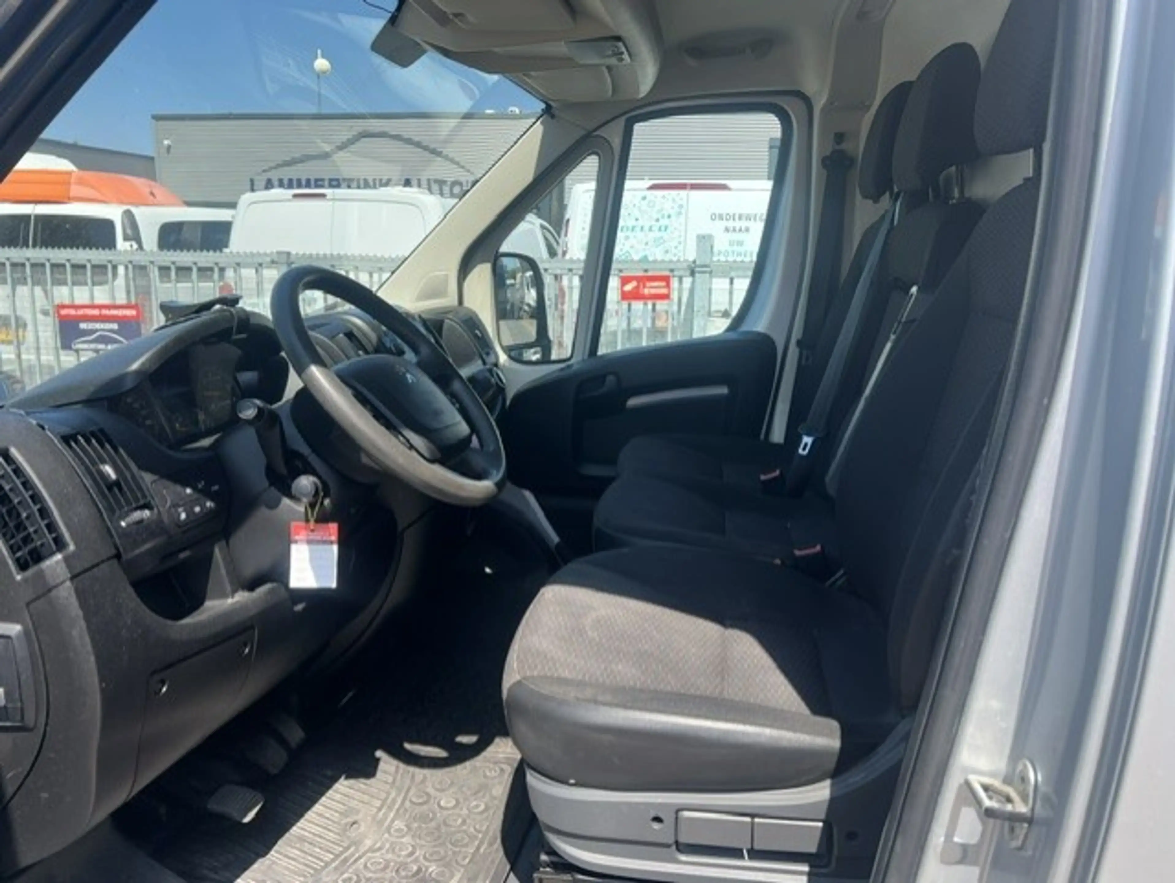 Peugeot Boxer 2.2 BlueHDi 120kw 165 L2H2 Premium navi klima airc — photo 10