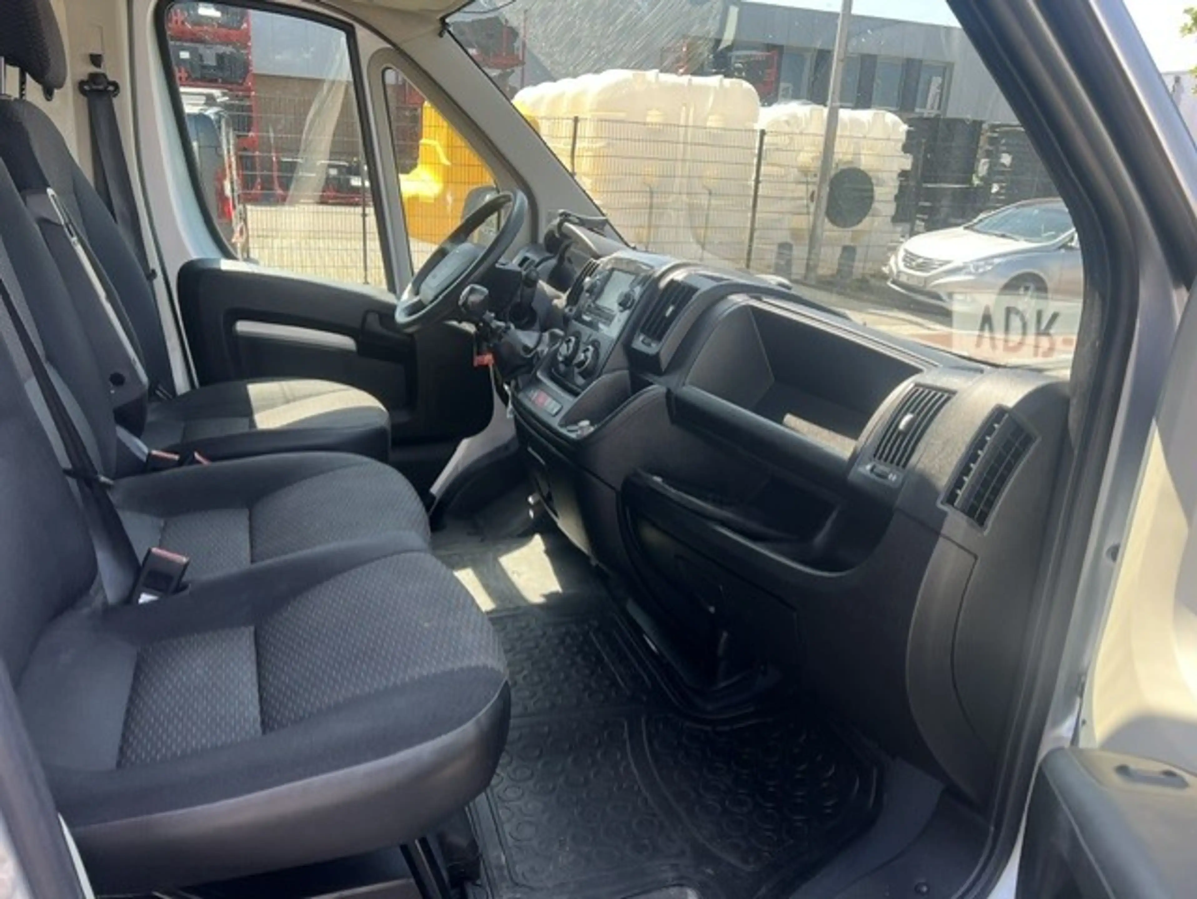 Peugeot Boxer 2.2 BlueHDi 120kw 165 L2H2 Premium navi klima airc — photo 6