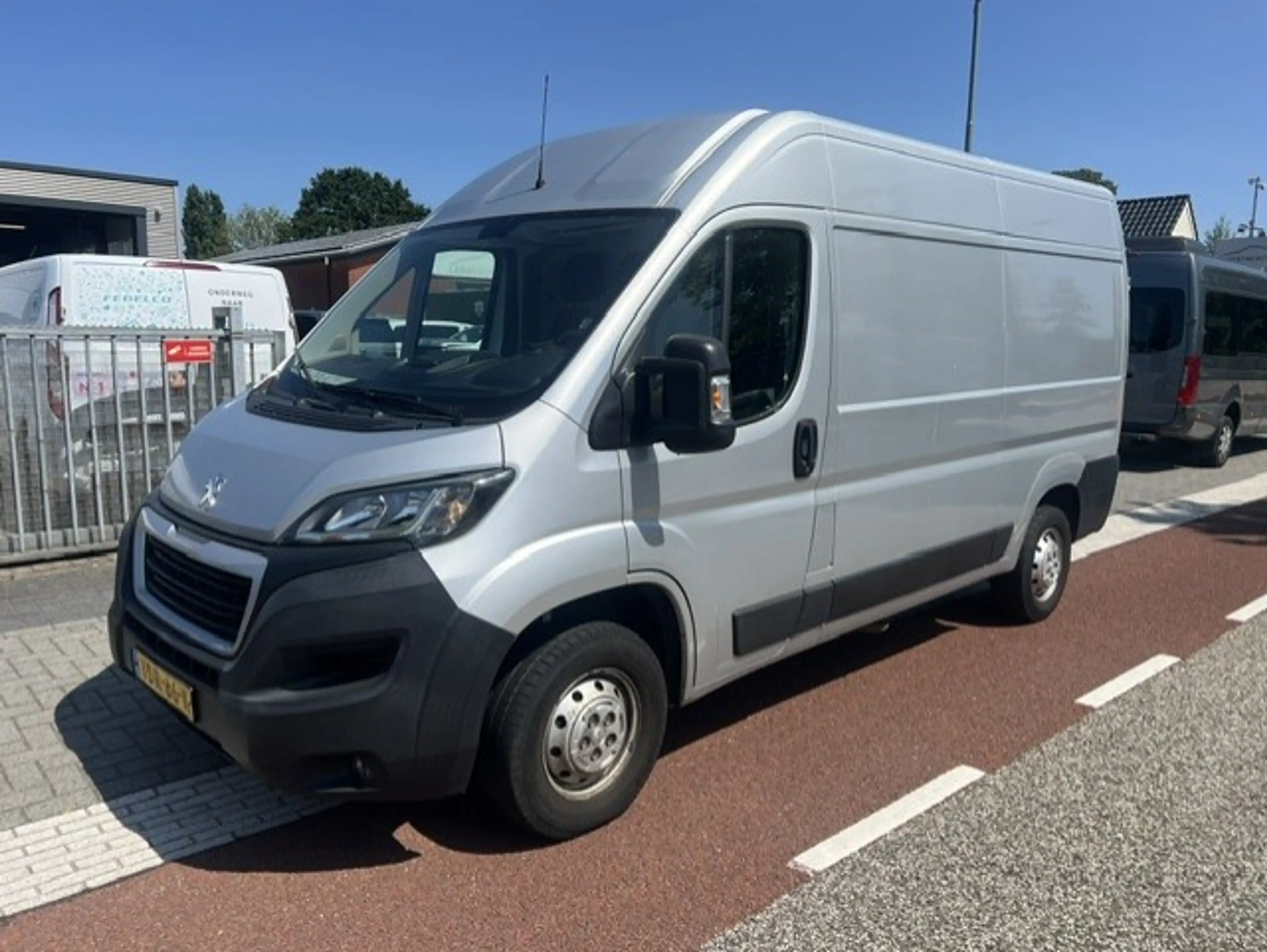 Peugeot Boxer 2.2 BlueHDi 120kw 165 L2H2 Premium navi klima airc