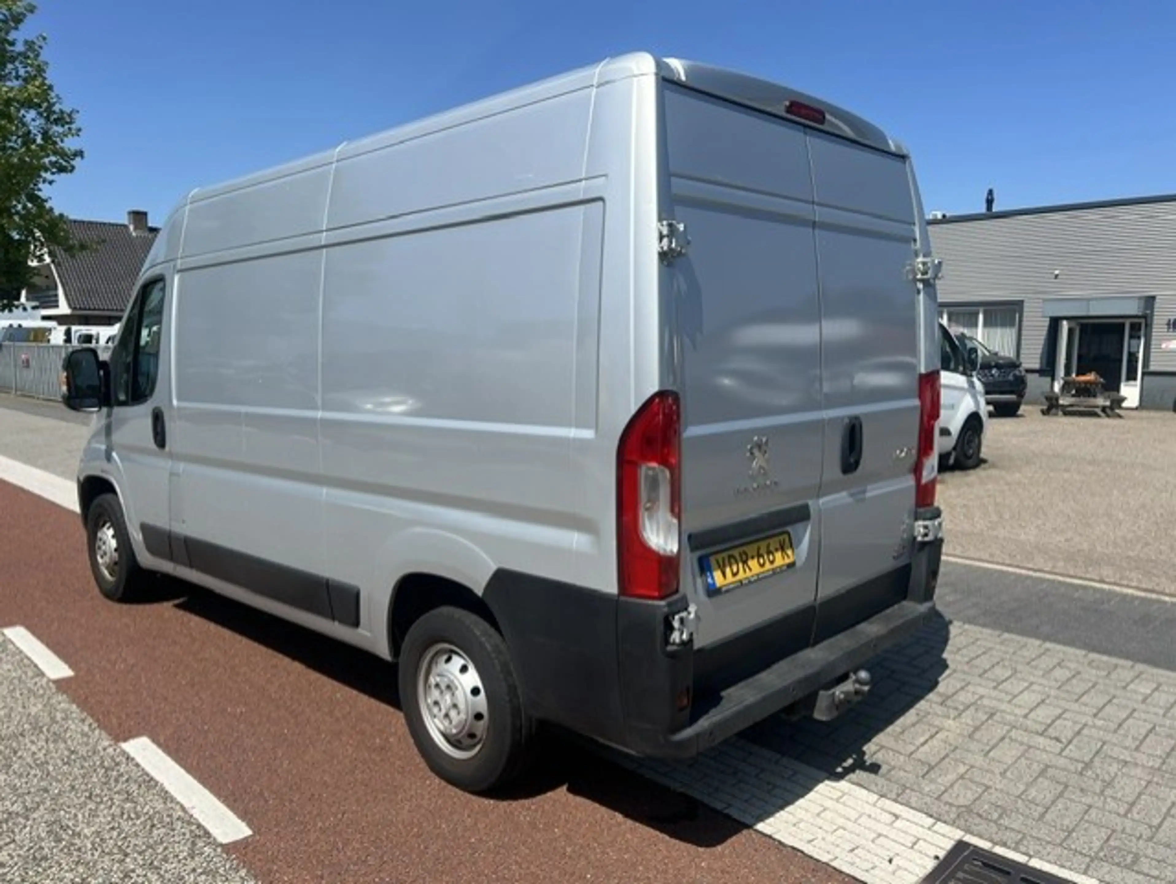 Peugeot Boxer 2.2 BlueHDi 120kw 165 L2H2 Premium navi klima airc — photo 2