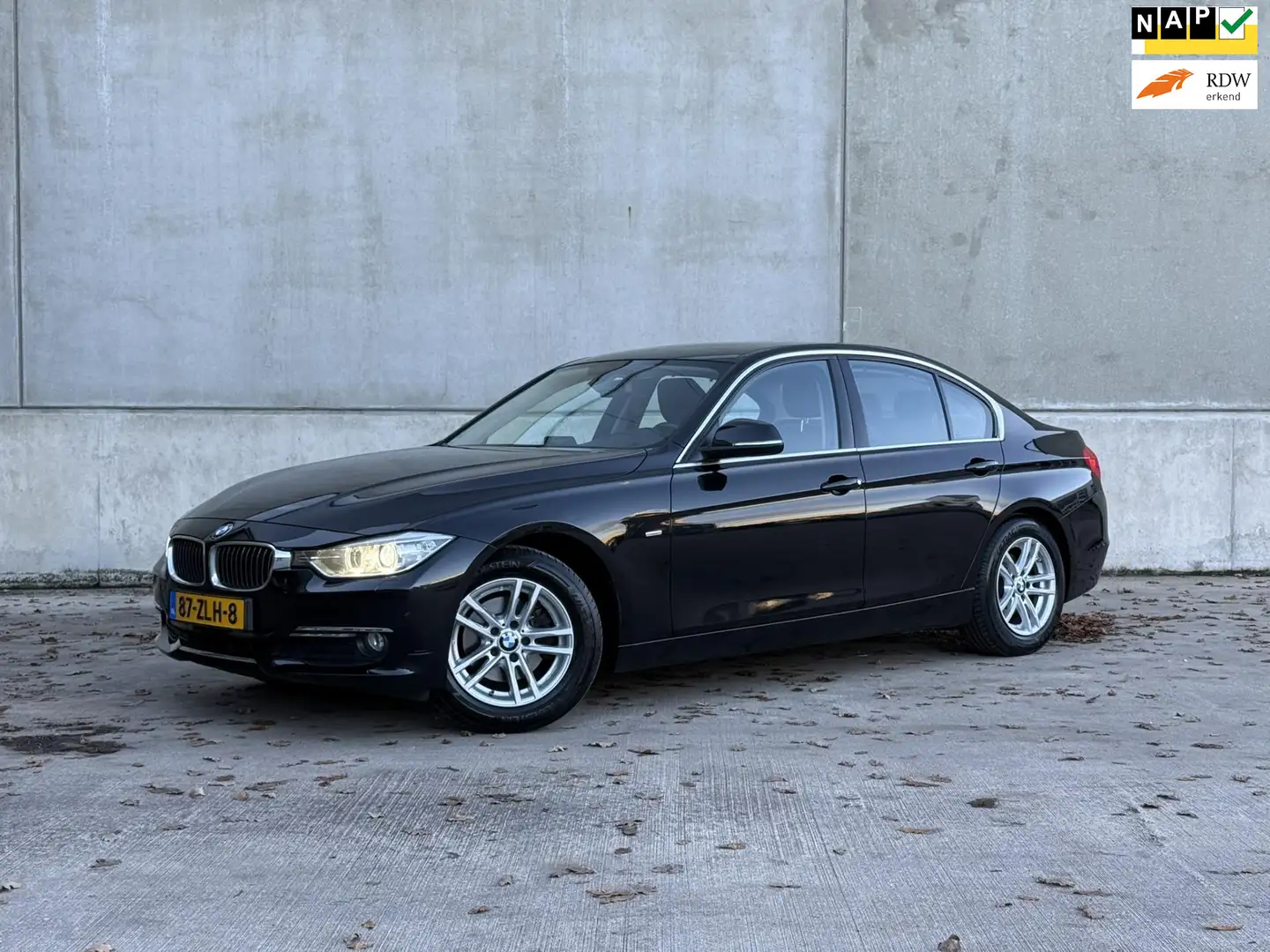 BMW 320 3-serie 320i EfficientDynamics Luxury Edition Leer Schwarz - 1