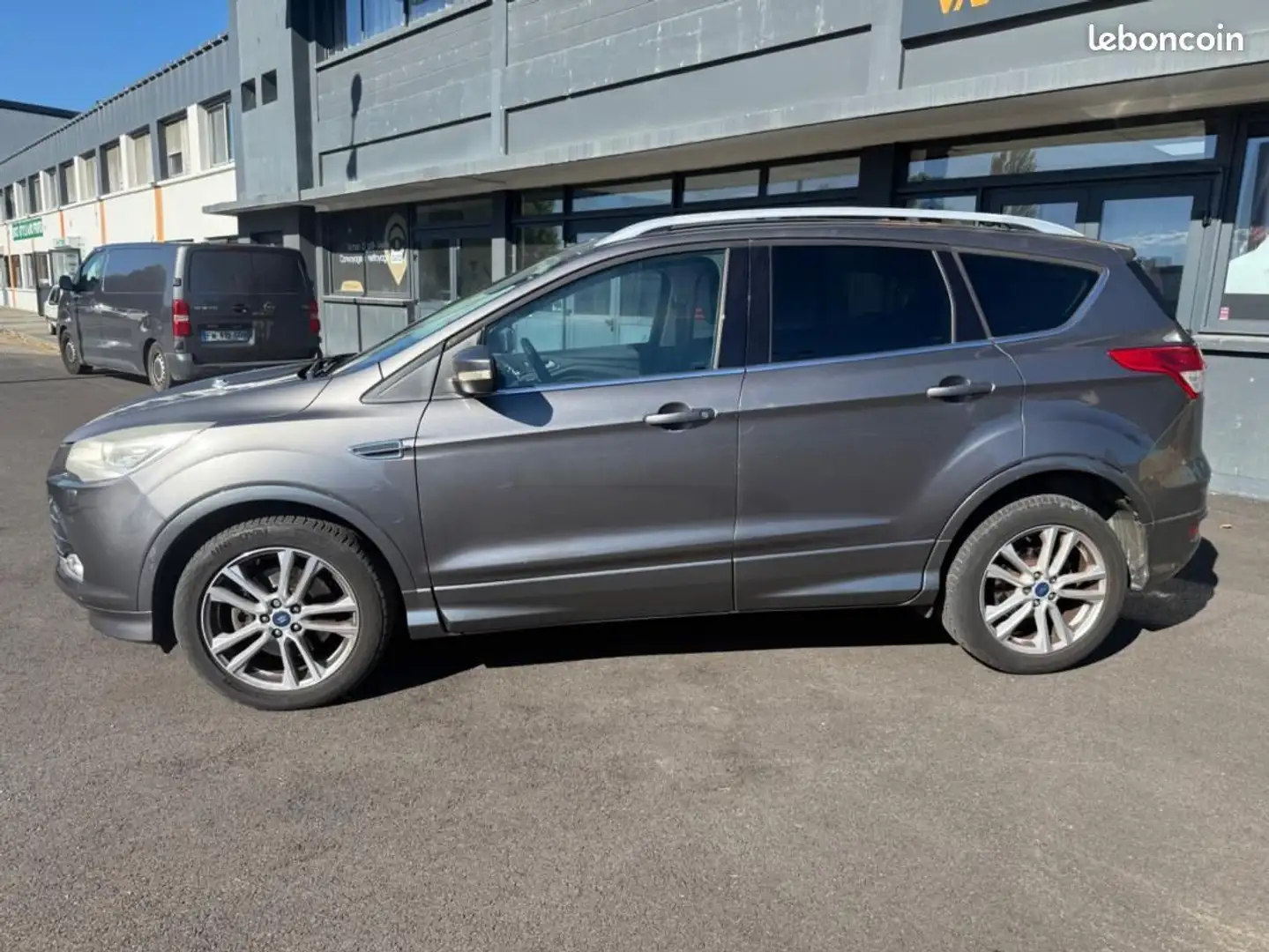 Ford Kuga 140CV SPORT PLATINIUM Gris - 2