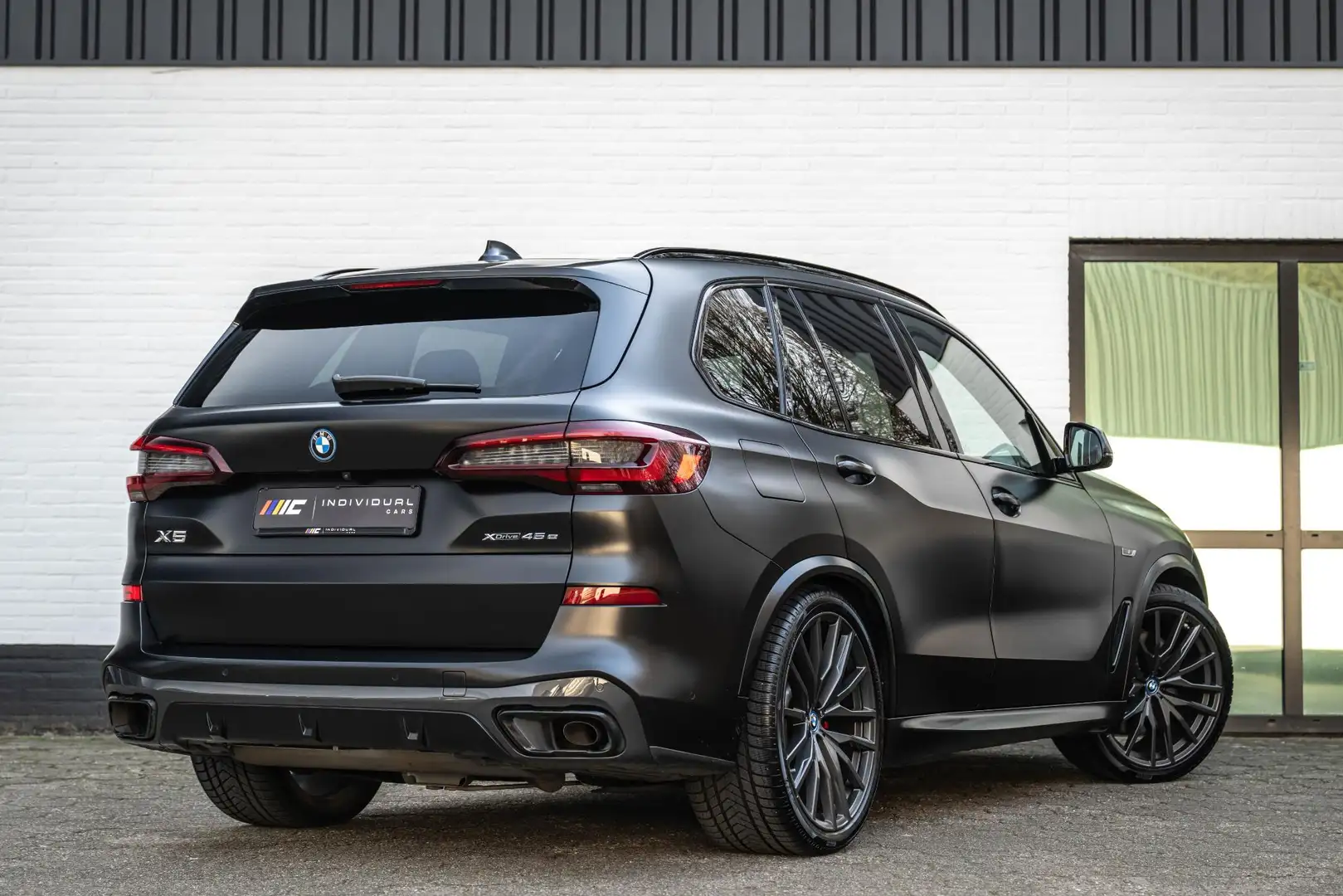 BMW X5 xDrive45e M-Sport Black Vermilion Limited Edition Zwart - 2