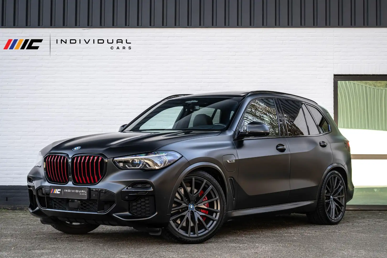 BMW X5 xDrive45e M-Sport Black Vermilion Limited Edition Zwart - 1