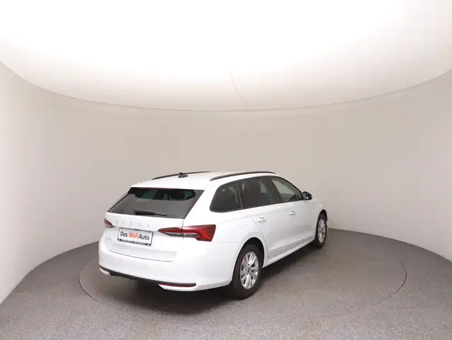 Skoda Octavia view 4
