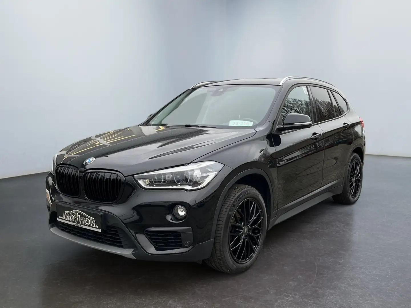 BMW X1 sDrive Advantage 18d Panoramadach Schwarz - 2