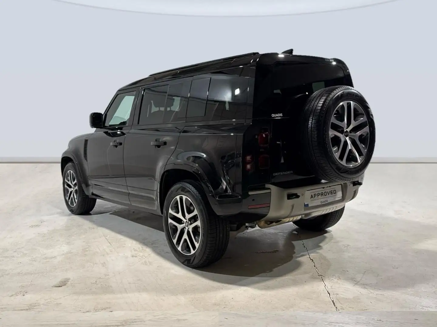 Land Rover Defender 110 3.0D l6 MHEV X-Dynamic SE AWD Aut. 250 Schwarz - 2