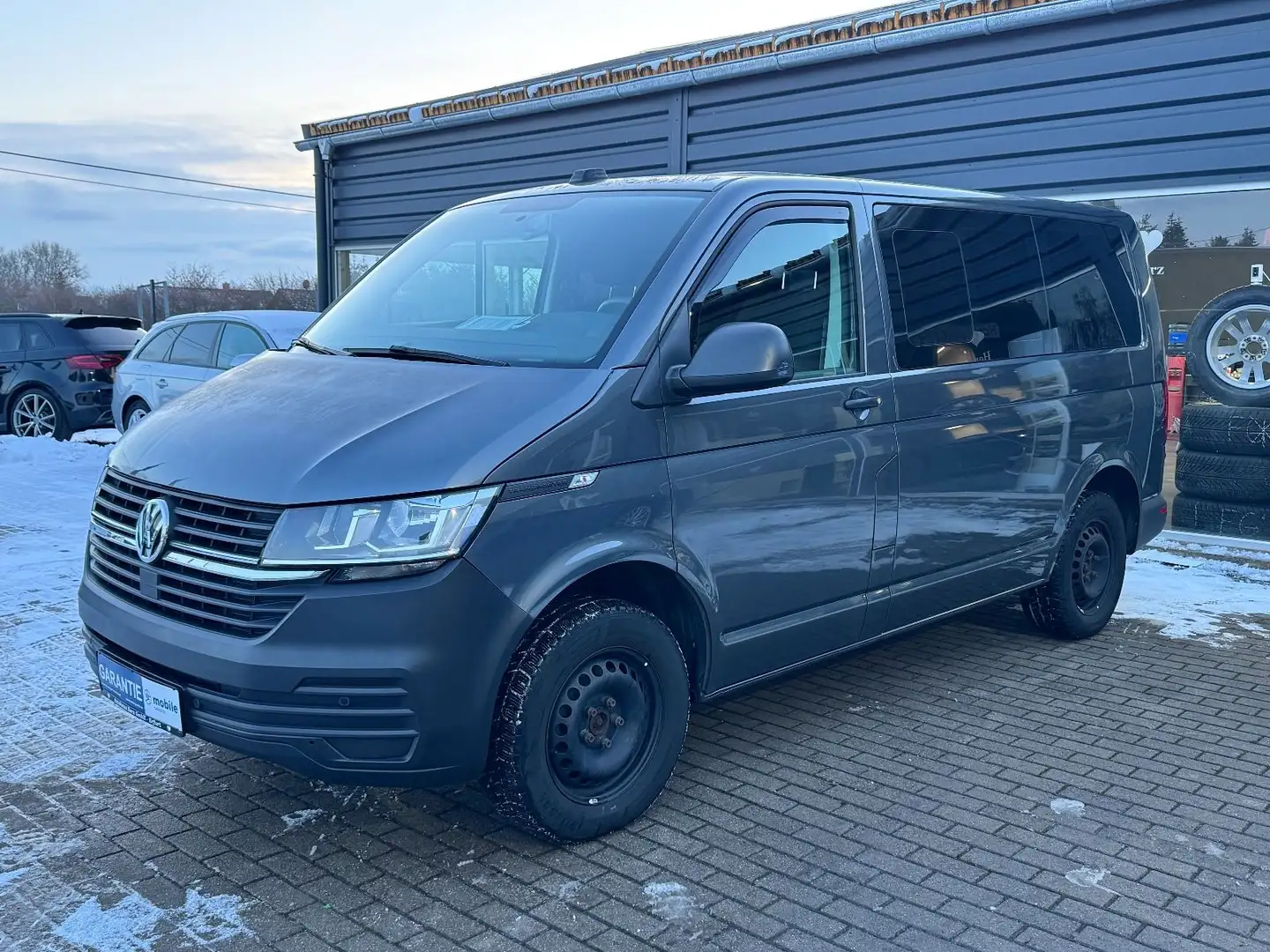 Volkswagen T6 Caravelle T6.1 *9Sitzer*Automatik*Garantie*AHK*Klima* Grau - 1