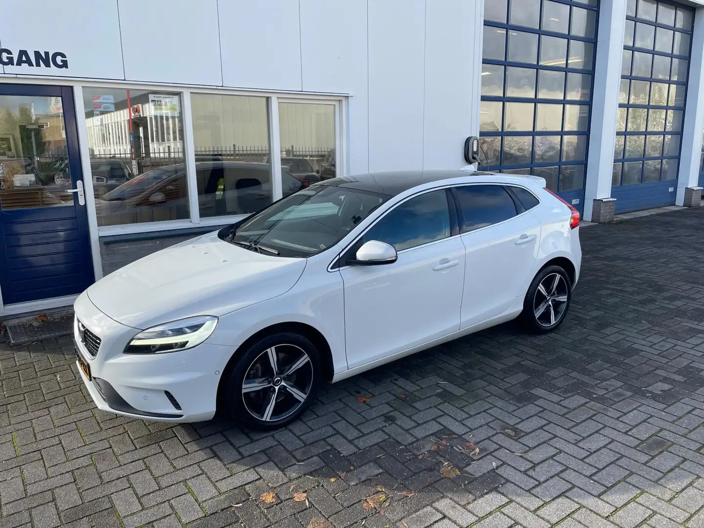 Volvo V40 1.5 T3 Polar+ Sport Blanc - 1