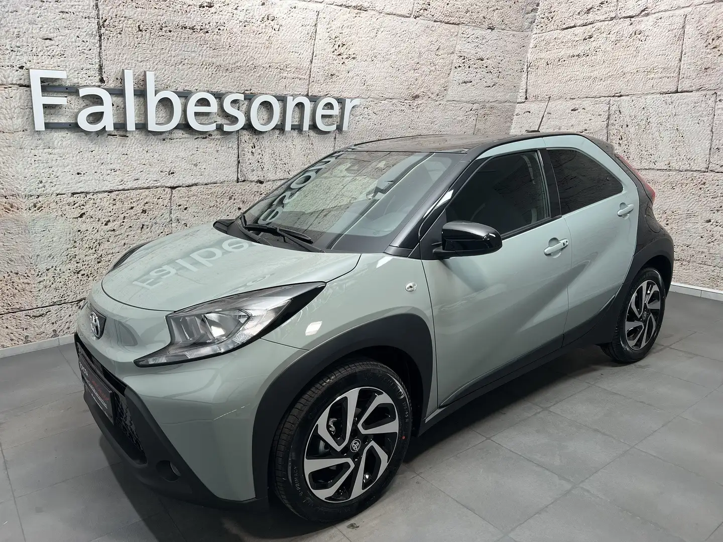 Toyota Aygo X 1,0 VVT-i Pulse + Comfort P. "3,99% Fixzins" Grijs - 1