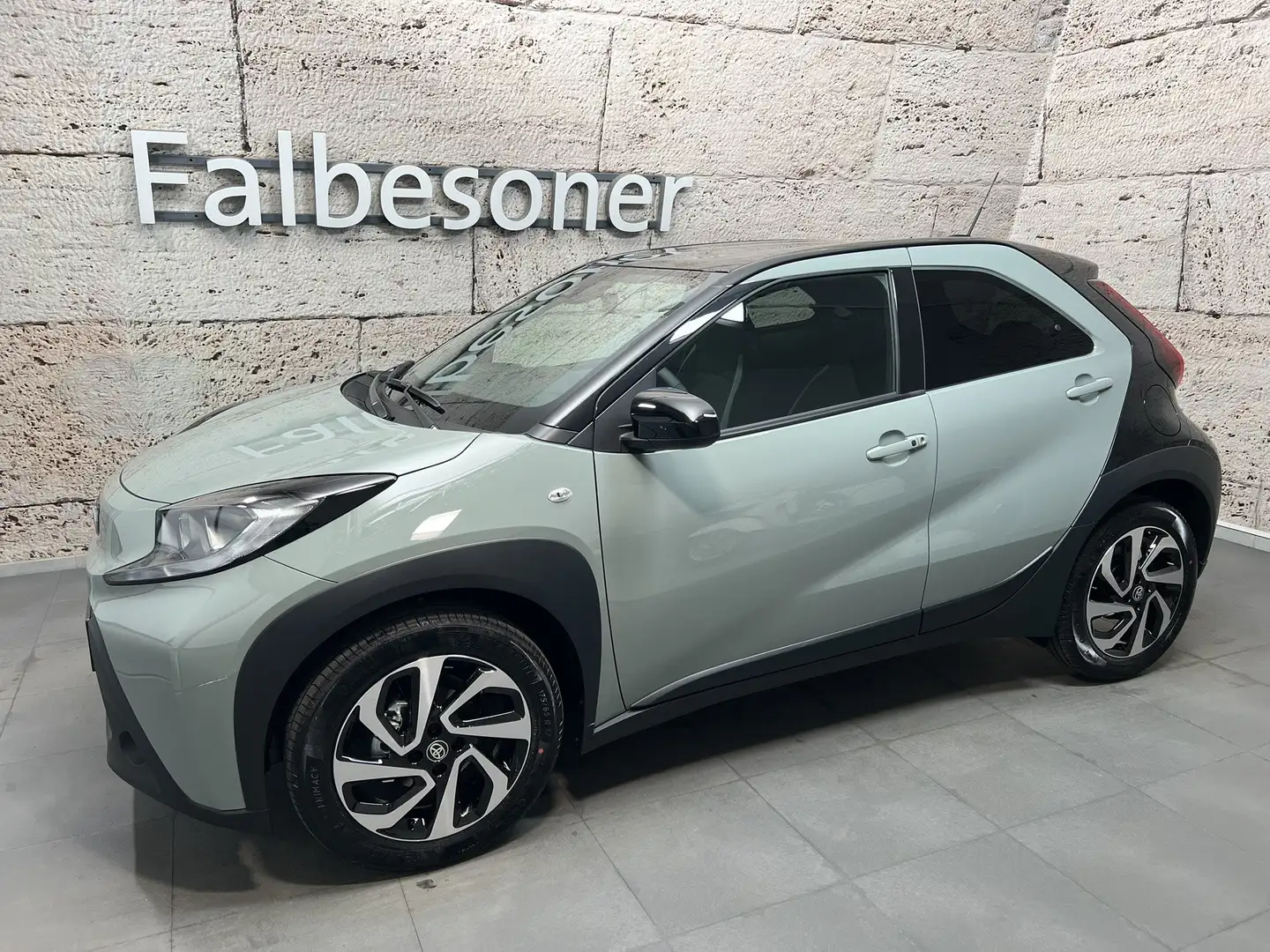 Toyota Aygo X 1,0 VVT-i Pulse + Comfort P. "3,99% Fixzins" Grijs - 2