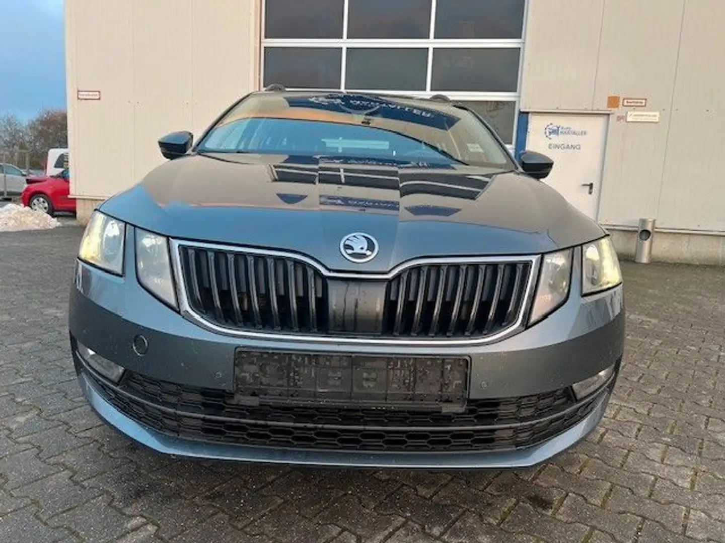 Skoda Octavia Combi 1.4 Ambi DSG Navi Apple Kamera ACC Grau - 2