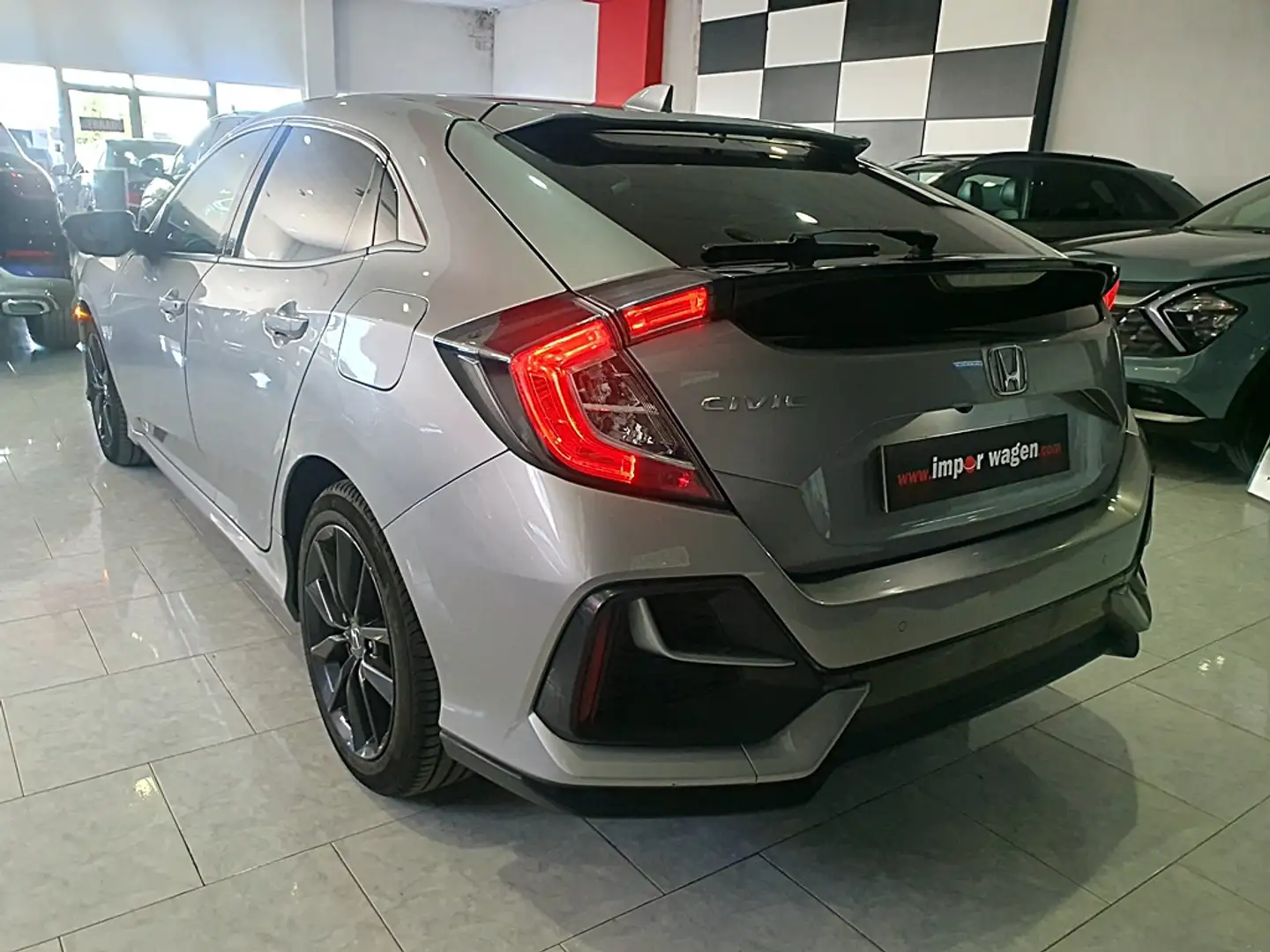Honda Civic 1.0 VTEC Turbo Comfort Sport Line Plateado - 2